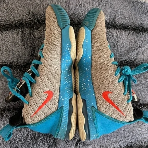 LeBron James Nike Tennis shoes Sneakers Youth Lebron Tropical Beach 5Y - Picture 4 of 7